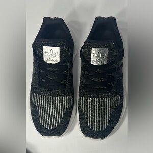 Adidas Black and Silver Sneakers pre owned excellent conditions size 7.5
